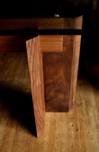 AUTHENTICITY LIVING TABLE L